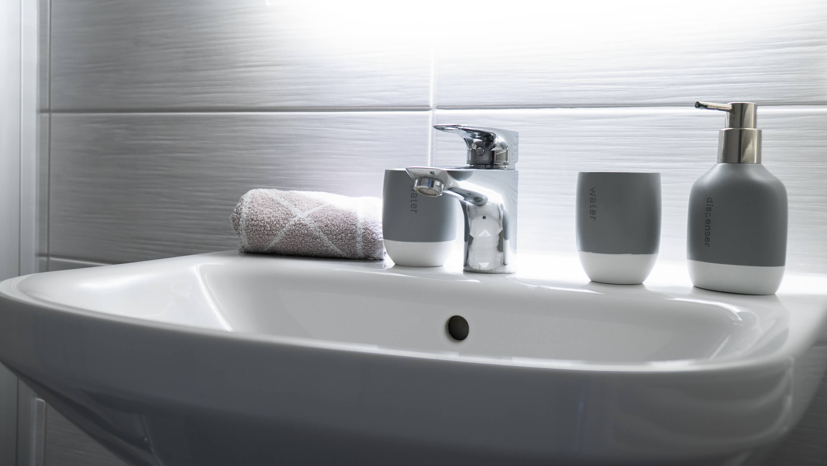 Das Waschbecken im Badezimmer.